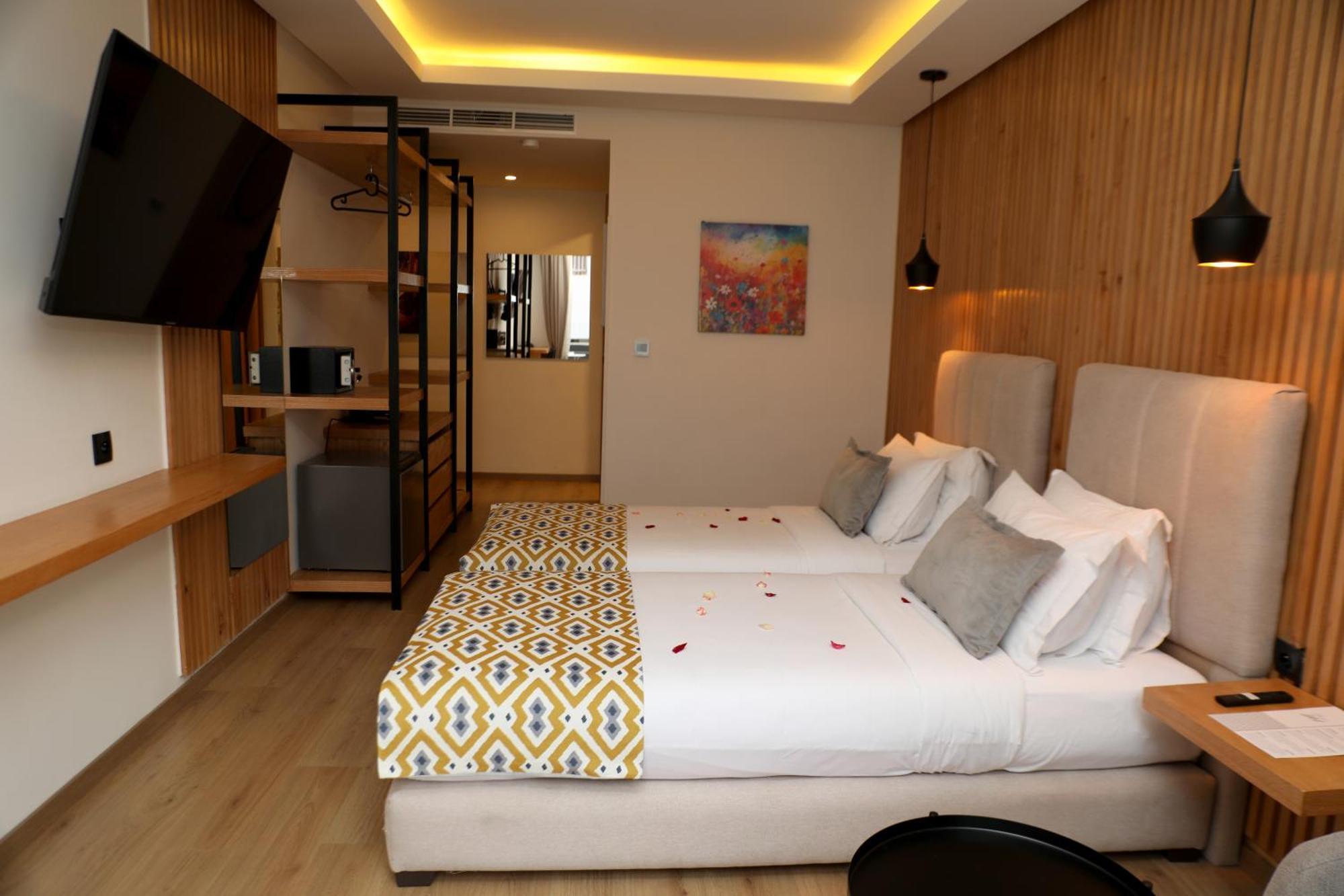 Unico & Hotel 4*